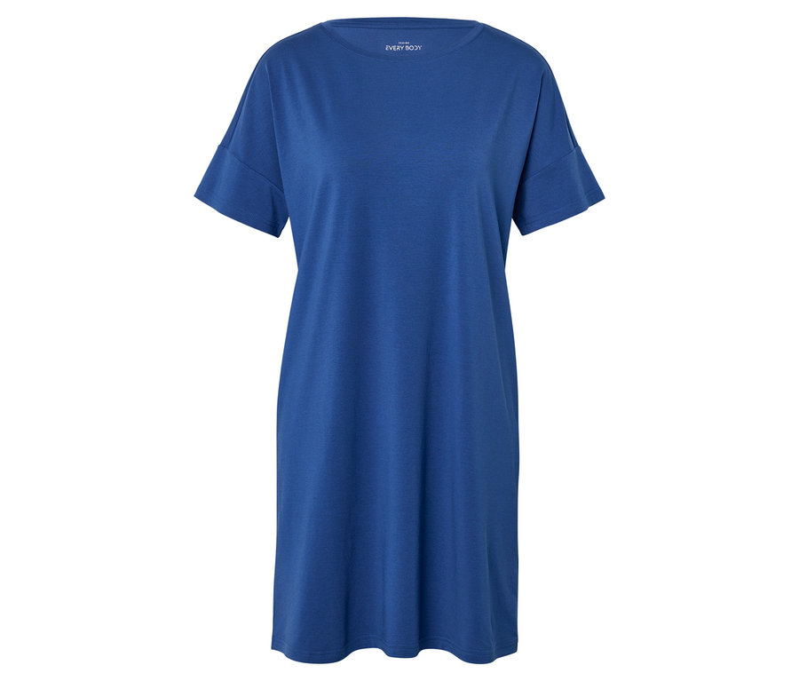 Niebieska sukienka T-shirt na białym tle.