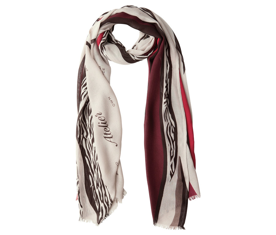 Szal z modalu od Street One w paski w odcieniach czerwieni, szarości i brązu.