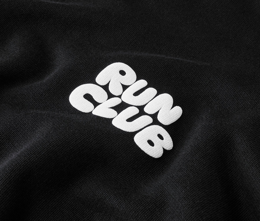 Czarna bluza z białym haftem "RUN CLUB".