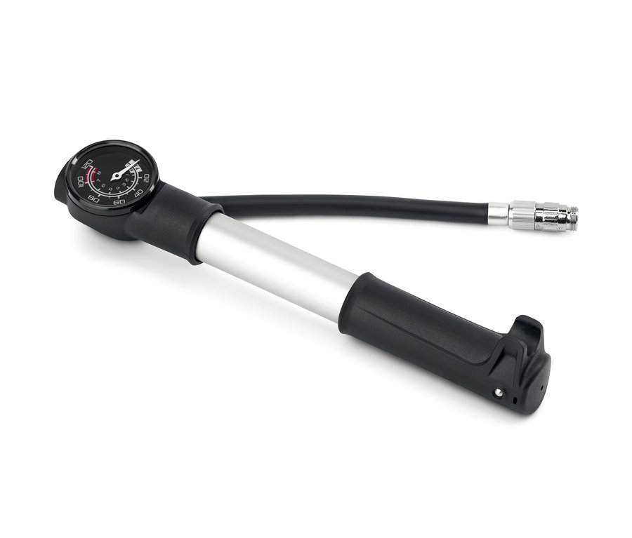 Czarno-srebrna minipompka dwudrożna na białym tle.