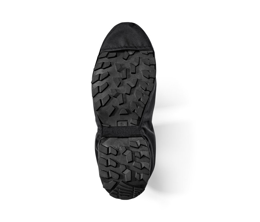 Czarne przeciwdeszczowe ochraniacze na buty z gumową podeszwą.