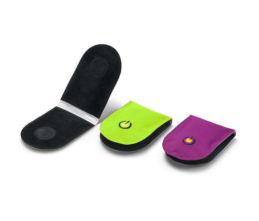 Lampki LED na magnes, 3 sztuki, na białym tle.