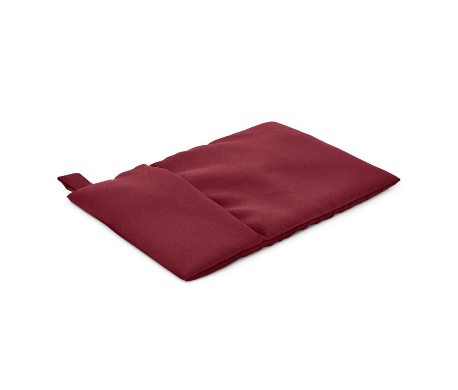 Czerwona torba do gotowania ziemniaków w kuchence mikrofalowej.