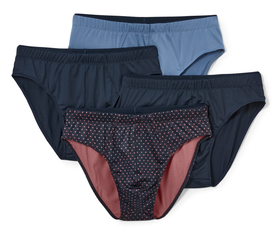 Cztery pary slipów.