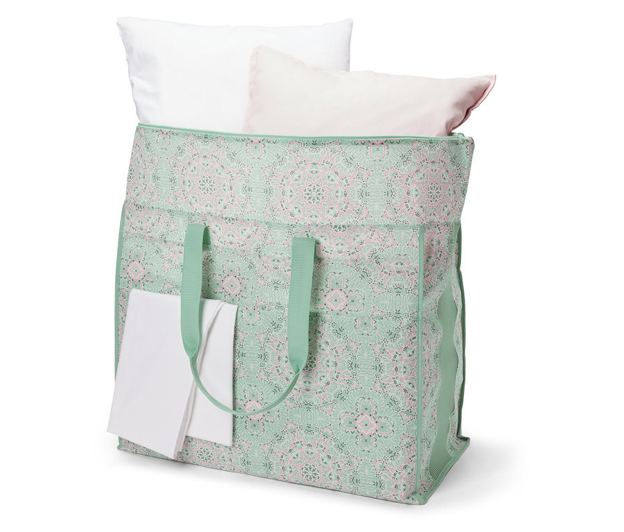 Torba na pościel typu Jumbo z białymi i różowymi poduszkami.