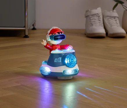 Figurka w czerwonym ubraniu i okularach VR siedzi na świecącym samochodzie.