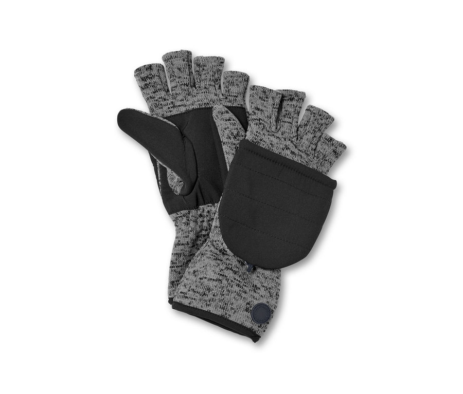 Dwie szaro-czarne rękawice z klapką z dzianiny polarowej leżą na białym tle.