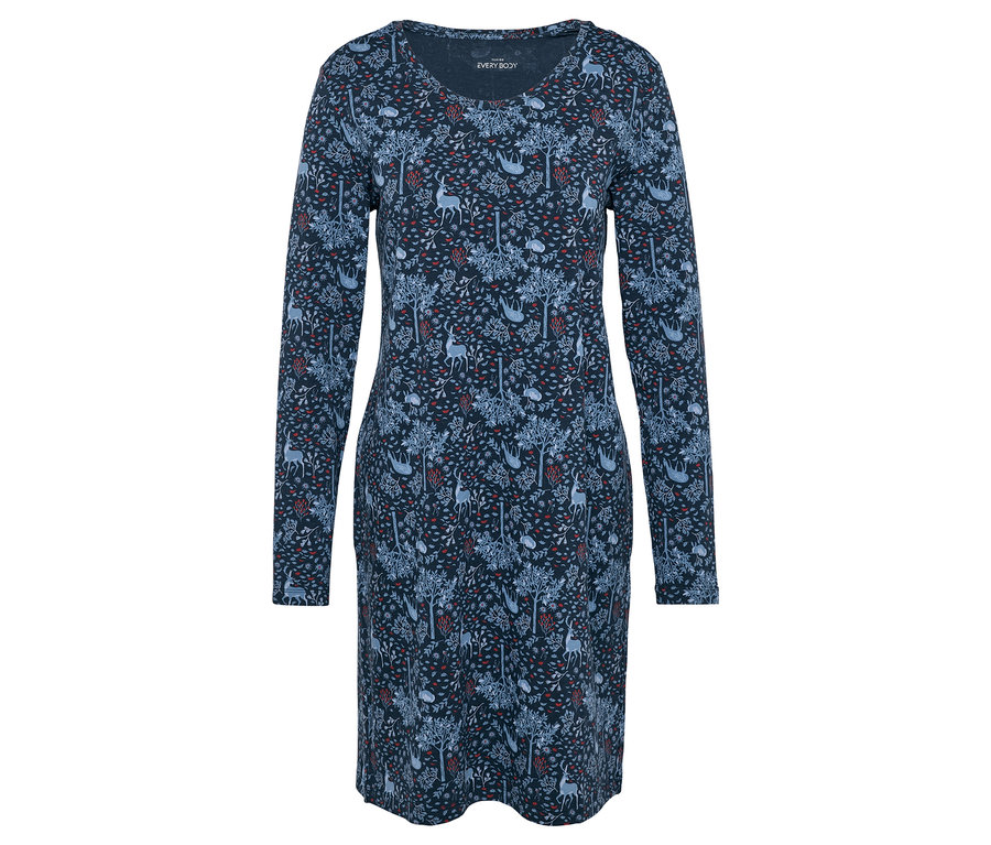 Niebieska sukienka z długim rękawem we wzór drzew i zwierząt.