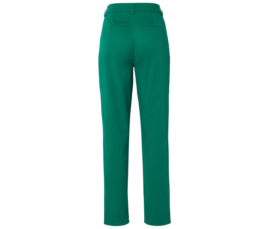 Widok z tyłu zielonych spodni o prostych nogawkach.