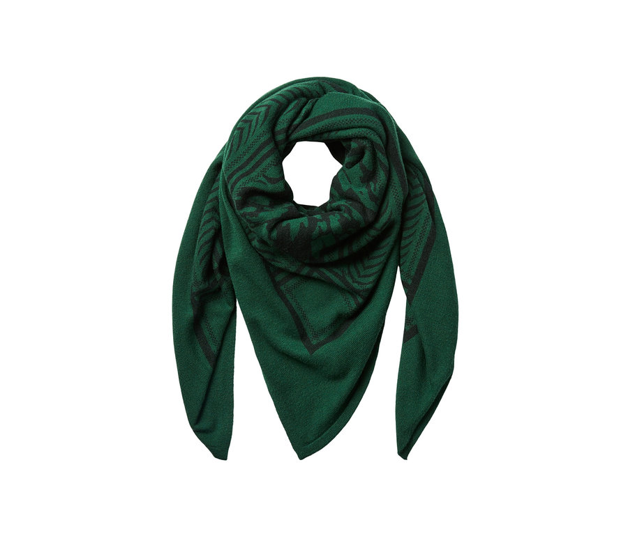 Zielony szal z dzianiny z czarnym wzorem.