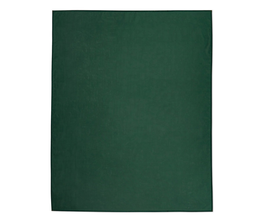 Zielony obrus z organzy o wymiarach ok. 150 x 275 cm.