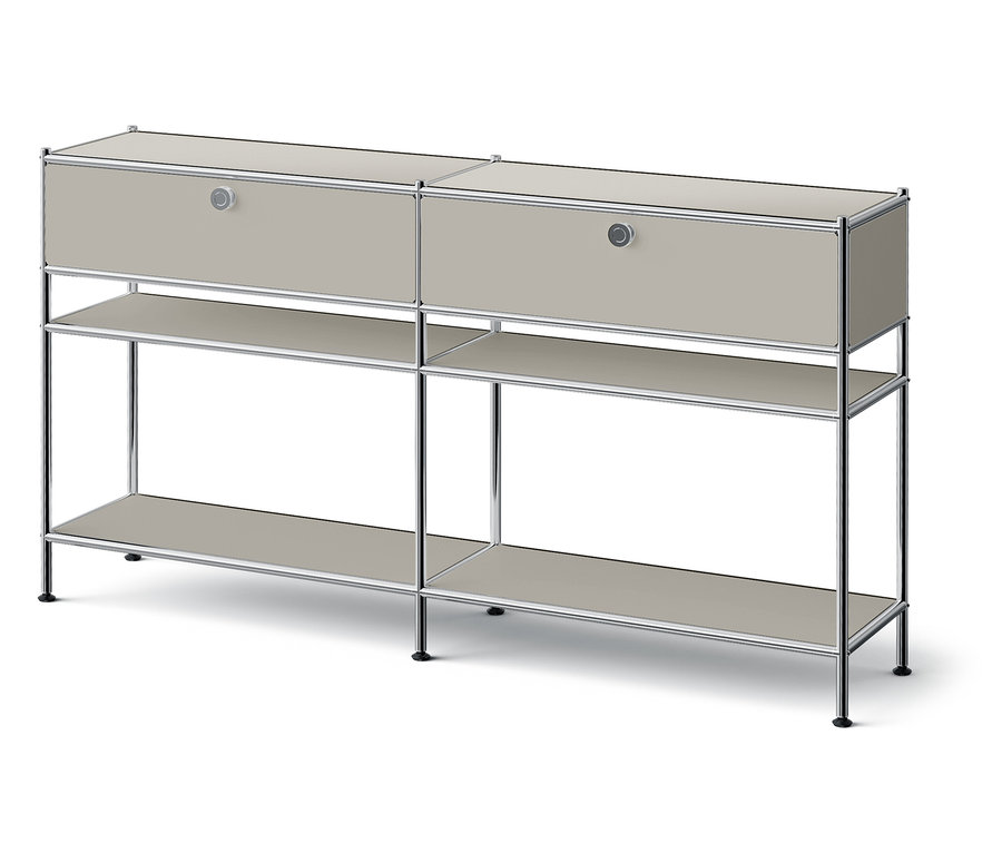 Dwie szare szafki z chromowanymi ramami i dwiema otwartymi półkami.
