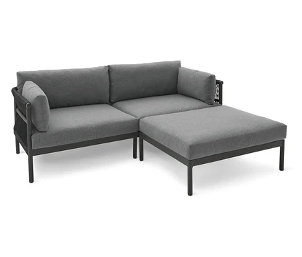 Szara sofa narożna z pufami na białym tle.