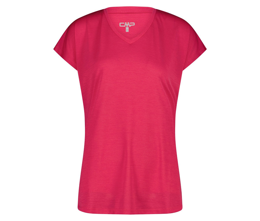 Zdjęcie z bliska różowej koszulki z krótkim rękawem i dekoltem w serek oraz małym logo na piersi.
