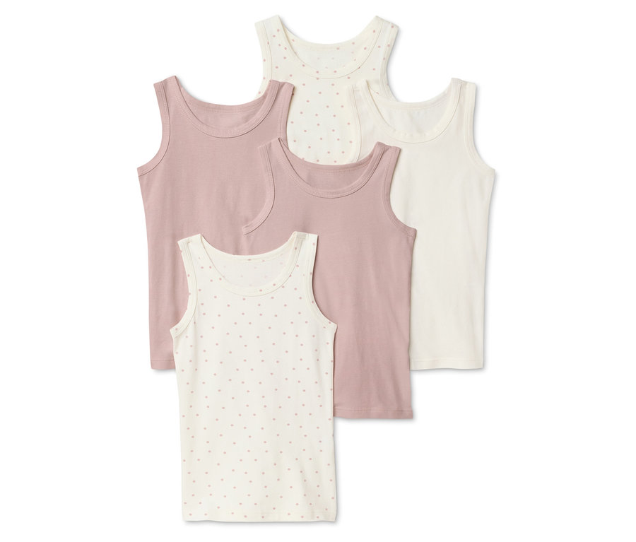 Pięć bezrękawników w kolorach pudrowego różu, kremu i bieli leży jeden na drugim.