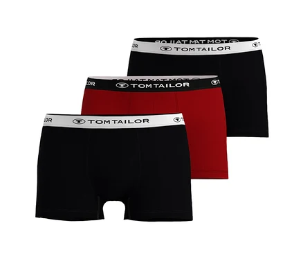Trzy bokserki Tom Tailor „Buffer”, w tym dwie czarne i jedne ciemnoczerwone, ułożone są jedna na drugiej. Wszystkie mają biały pas z logo Tom Tailor.