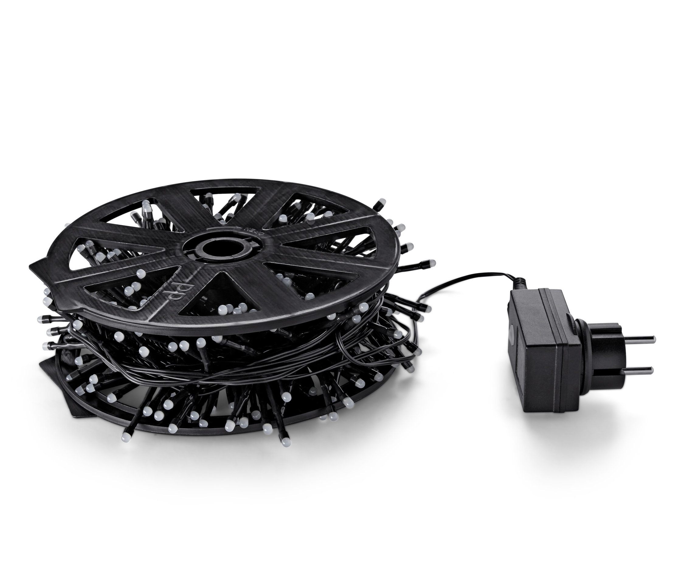 Czarny zewnętrzny łańcuch świetlny LED nawinięty na szpulę, obok zasilacz.