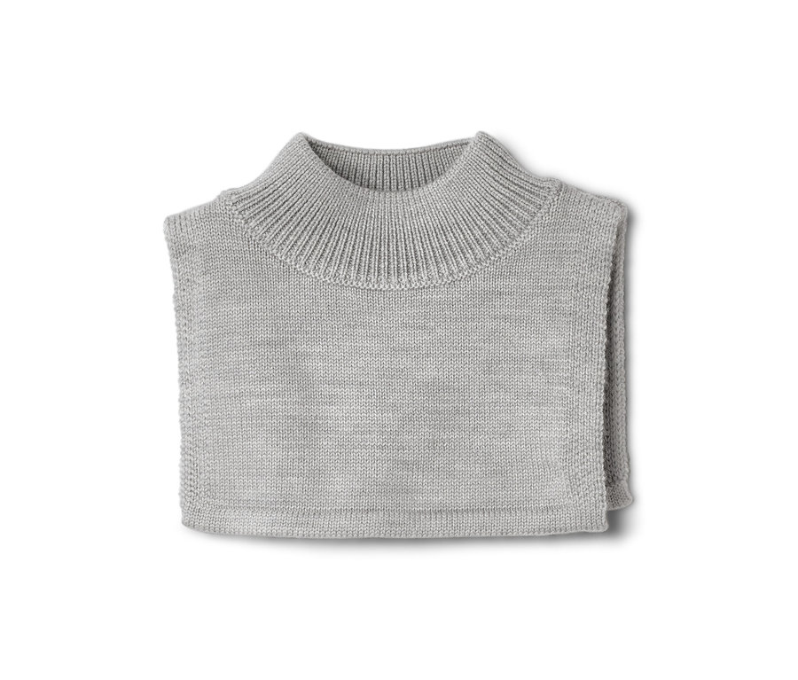 Złożony, szary kołnierz z golfem z wełny.