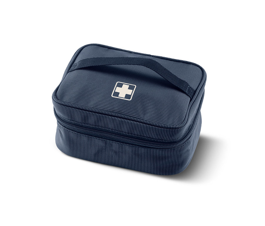 Granatowa apteczka z materiału z białym krzyżem i uchwytem.