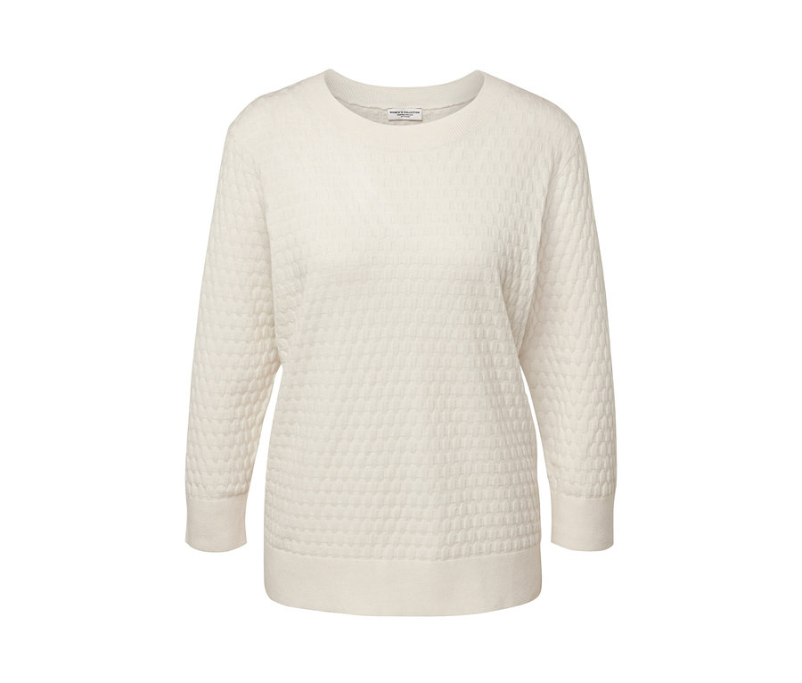 Kremowy sweter z dzianiny strukturalnej.