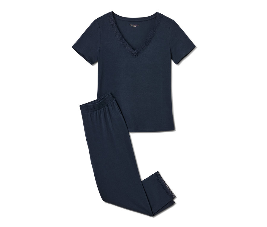 Granatowa piżama z koronką.