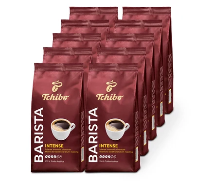 Rzędy opakowań kawy Tchibo Barista Intense.