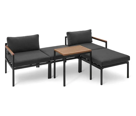 Szara sofa modułowa z drewnianymi akcentami i małym drewnianym stolikiem.