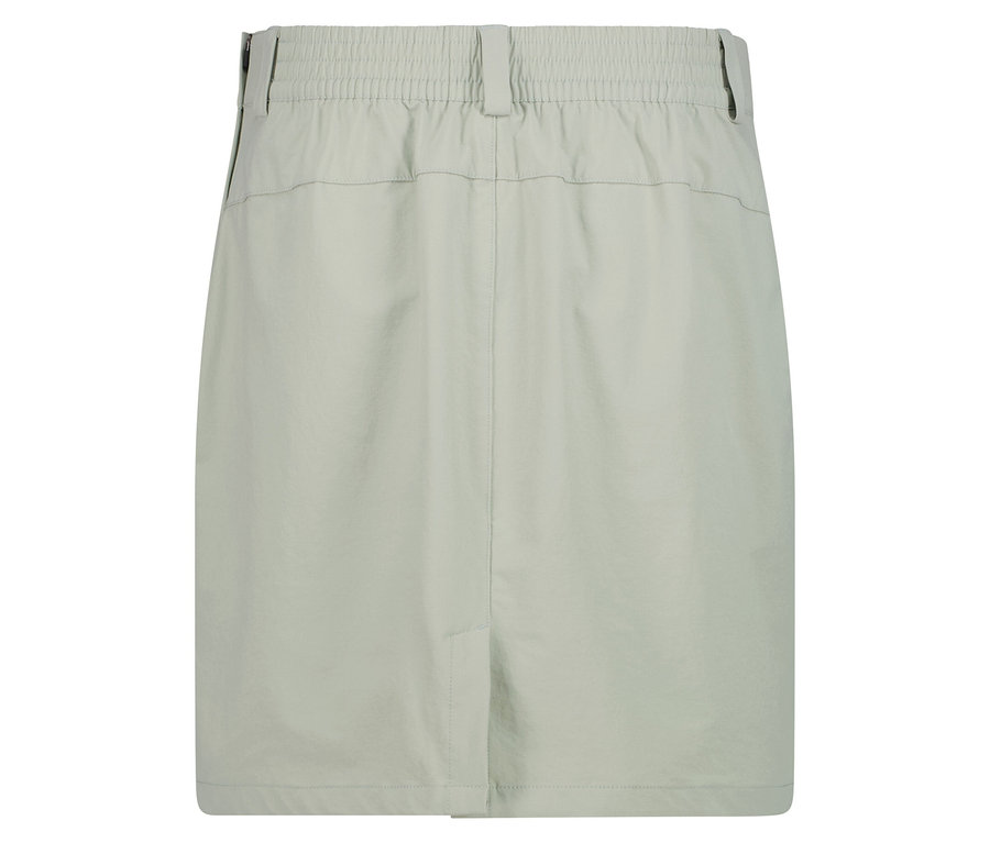 Widoczna jest jasnozielona spódnica z gumką w pasie.