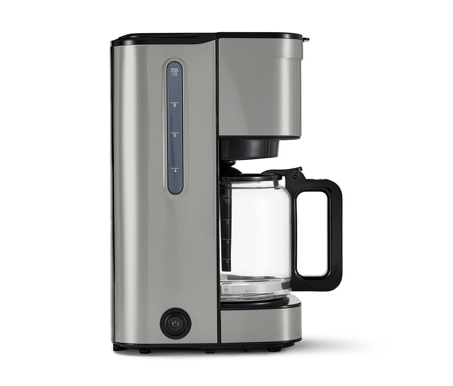 Srebrny ekspres przelewowy »Let's Brew Elegant«. Ekspres do kawy ma szklany dzbanek.
