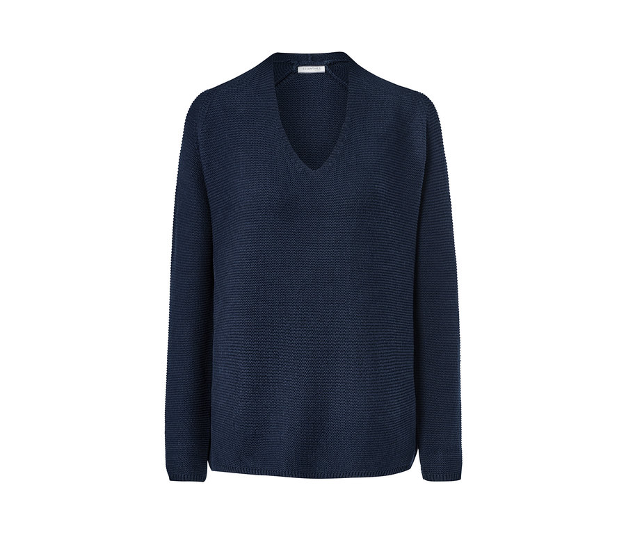 Granatowy sweter z dzianiny.