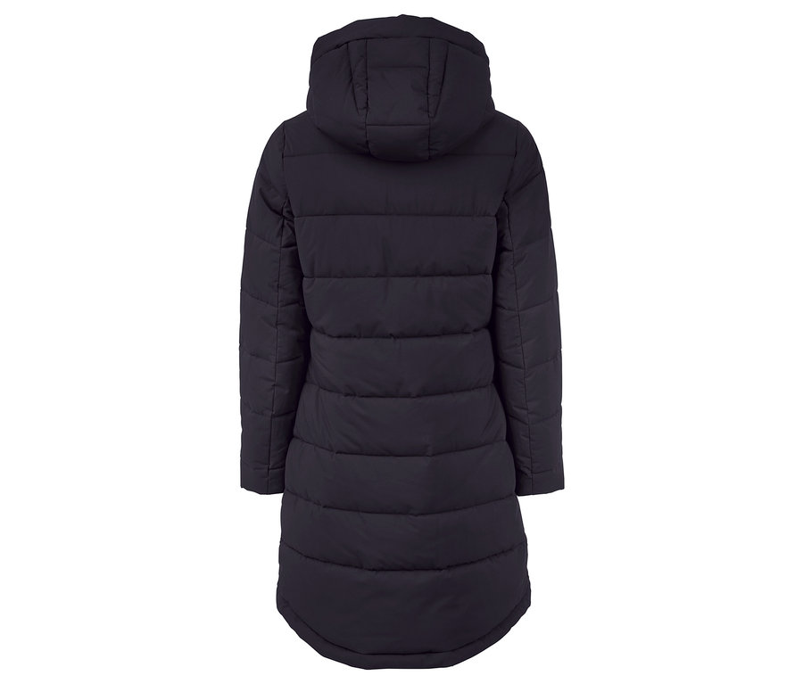 Granatowy płaszcz pikowany widziany z tyłu.