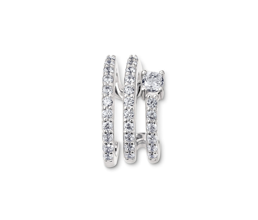 Zbliżenie srebrnego nausznika »Ear cuff Spirála« z cyrkoniami.