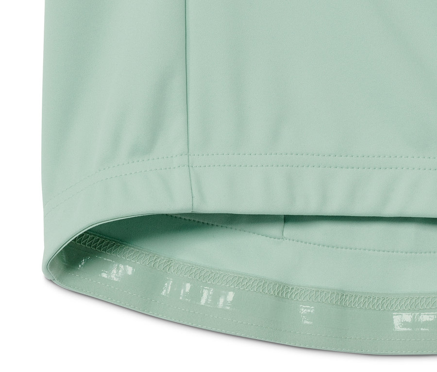 Detal rowerowej kurtki funkcyjnej.