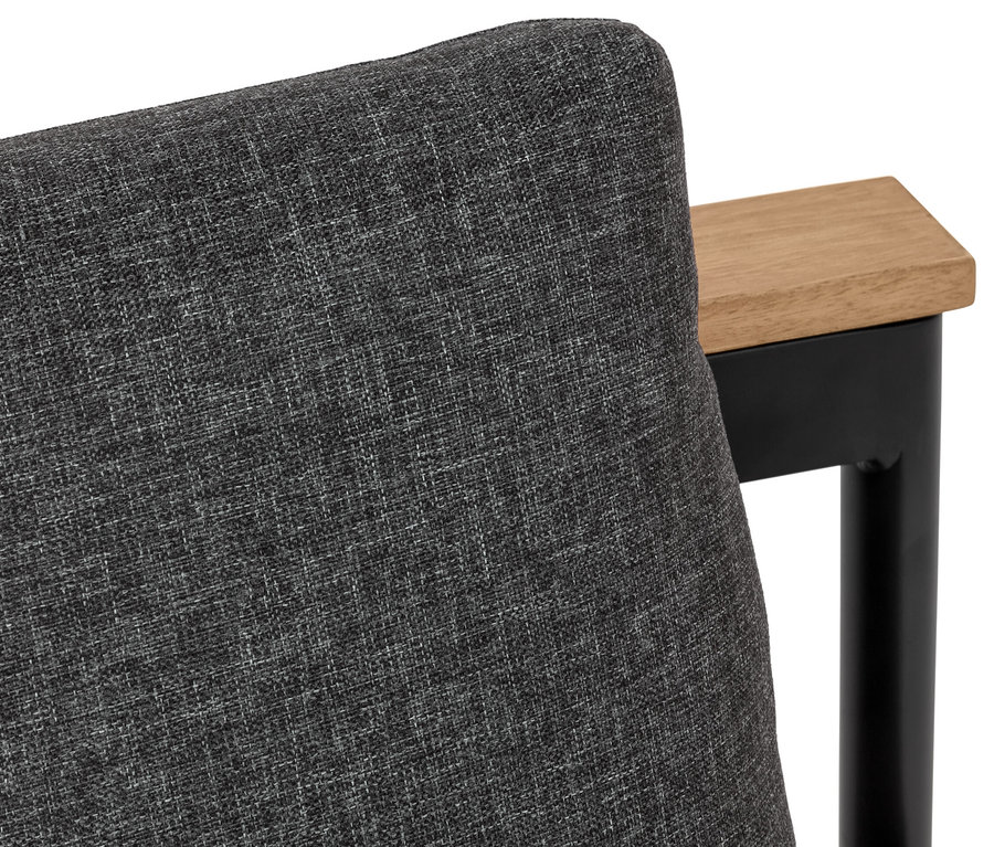 Szczegół szarej ławy do jadalni i leżanki 2 w 1 „Elin” z drewnianym podłokietnikiem i czarną metalową nogą.