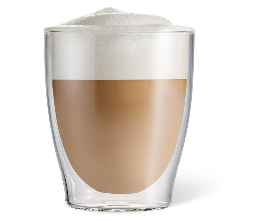 Kawa z pianką w szklance do caffè crema.