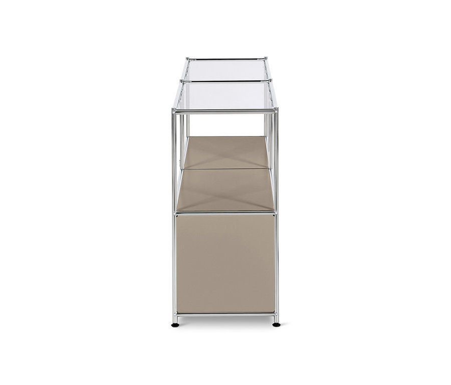 Metalowa szafka typu sideboard „CN3” z 2 klapami i szklaną półką, szarobeżowa.