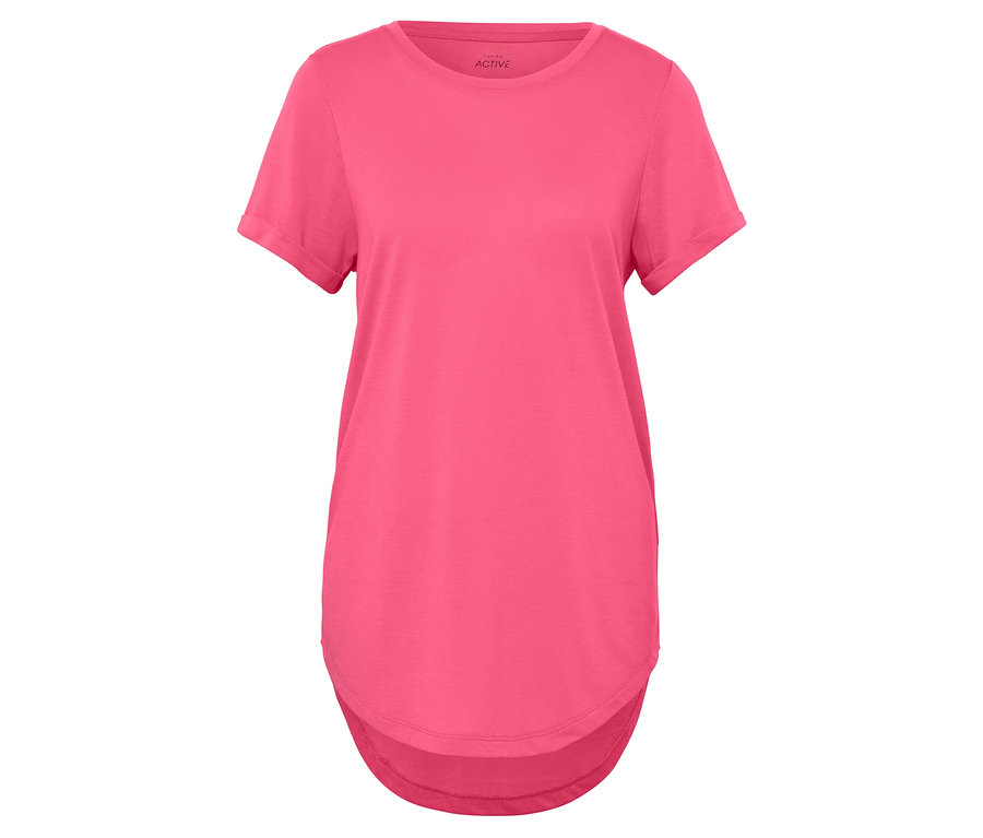 Różowa koszulka z krótkim rękawem.