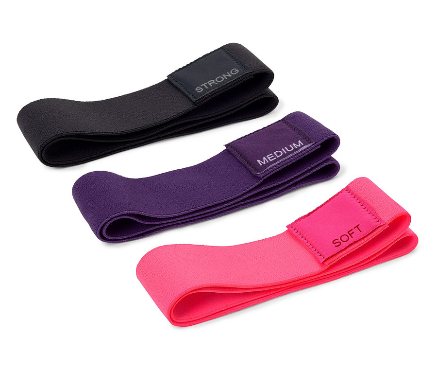 Trzy gumy oporowe: czarna (mocna), fioletowa (średnia) i różowa (lekka).