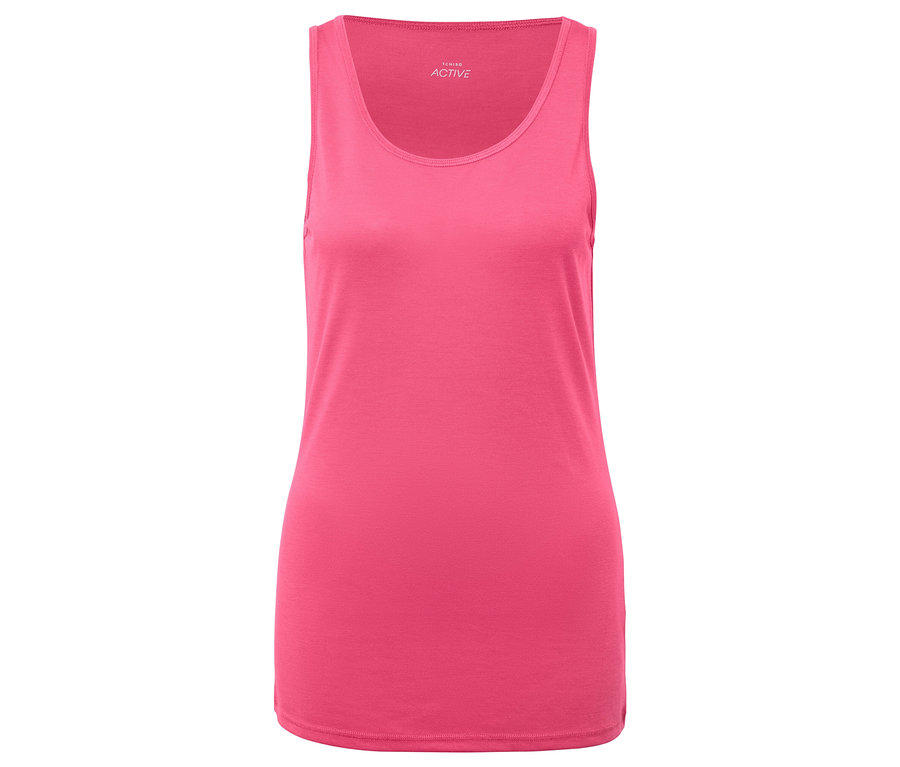 Różowy podkoszulek na białym tle.