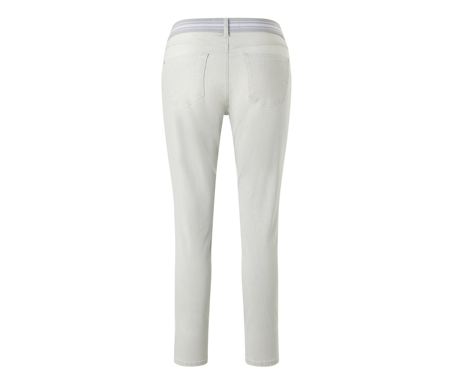 Szczegółowy widok z tyłu jasno szarych dżinsów Angels „Ornella Sporty” Slim Fit 7/8.
