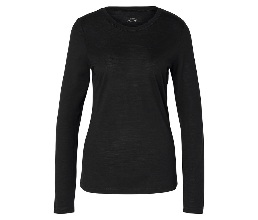 Czarna koszulka sportowa z długim rękawem leży na białym tle.