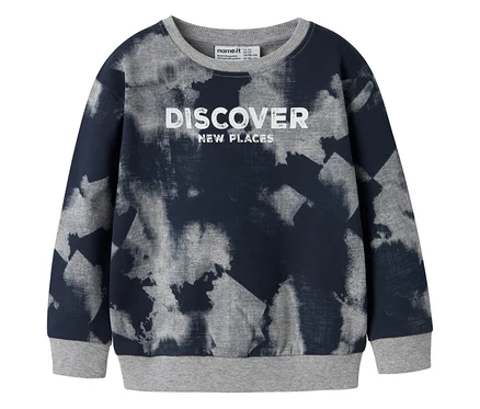 Bluza NAME IT Sweatshirt in Batikoptik leży na białym tle.