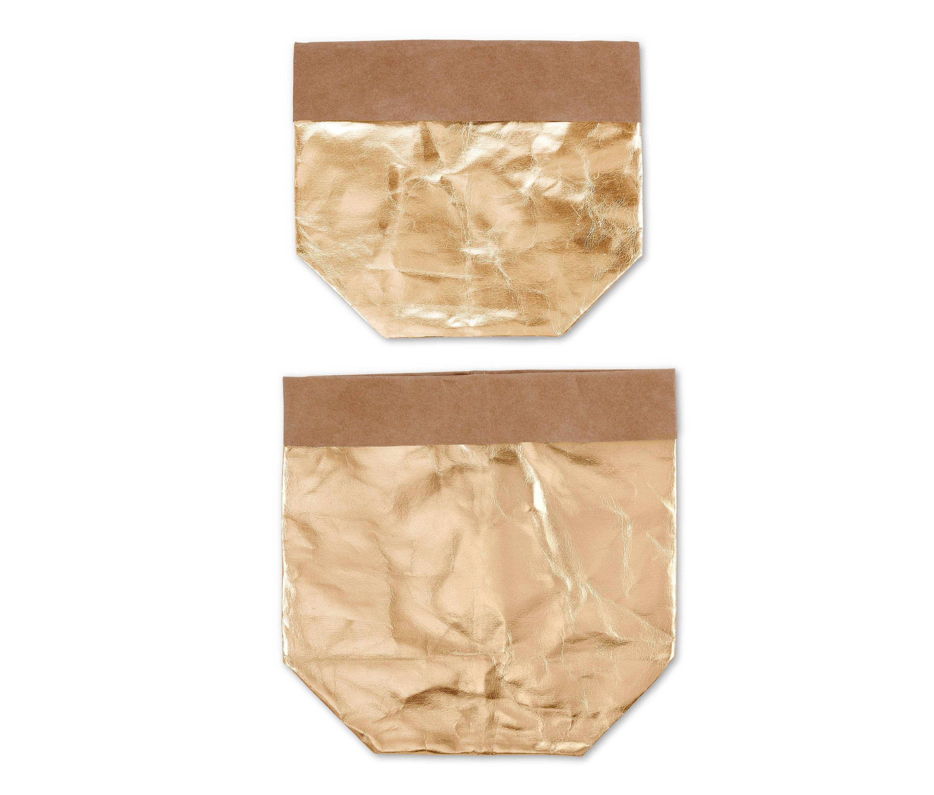 Dwa kosze do przechowywania w złotym kolorze.