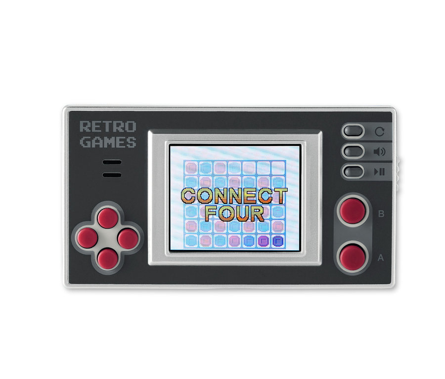 Szczegół retro mini konsoli do gier z grą Connect Four na ekranie.
