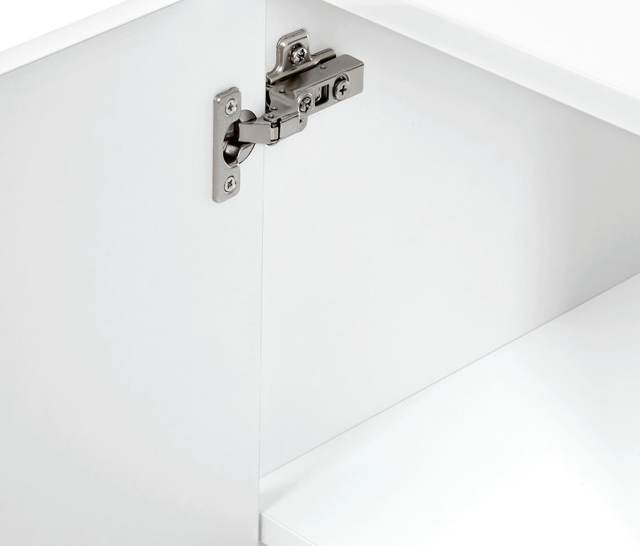 Szczegół białej szafki pod umywalkę Eklund z zawiasami.