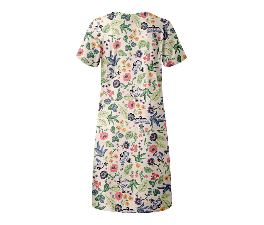 Koszula nocna we wzory kwiatowe i ptasie.