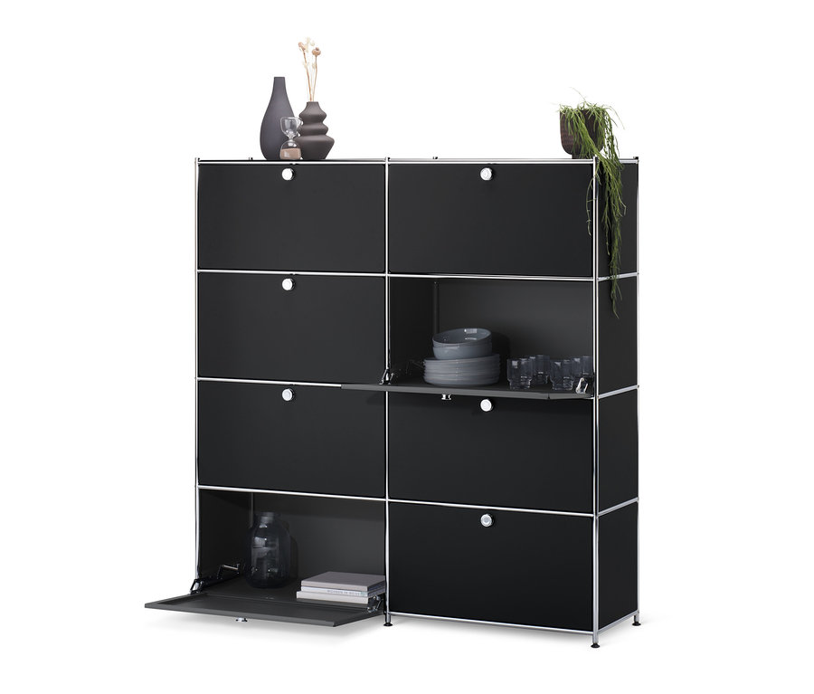Czarna szafka typu highboard »CN3« z 8 klapami.