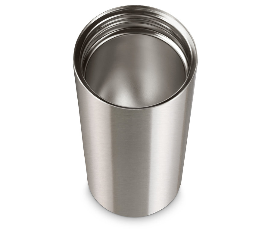 Srebrny kubek termiczny do kawy ze stali nierdzewnej.