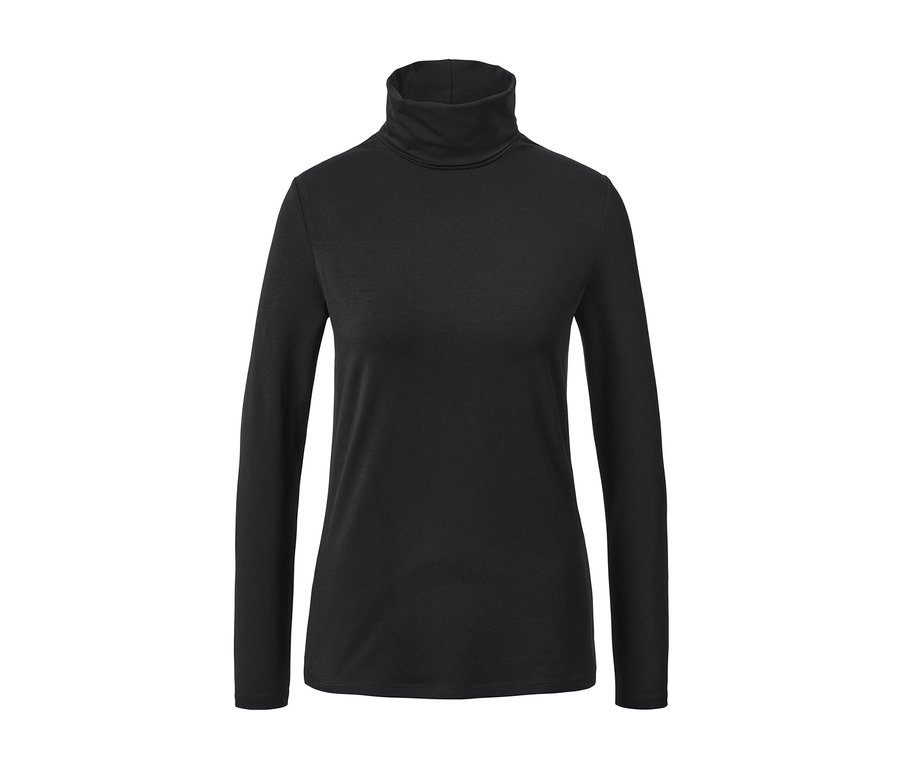 Czarna koszulka z golfem.