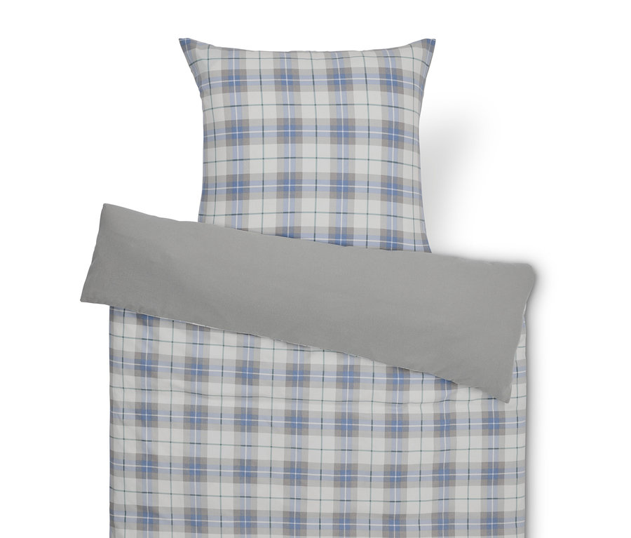 Komplet pościeli w kratę z szarą poszewką na poduszkę.